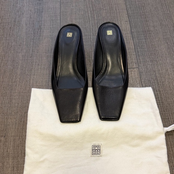 Toteme Shoes - TOTÊME Square-Toe Leather Mules